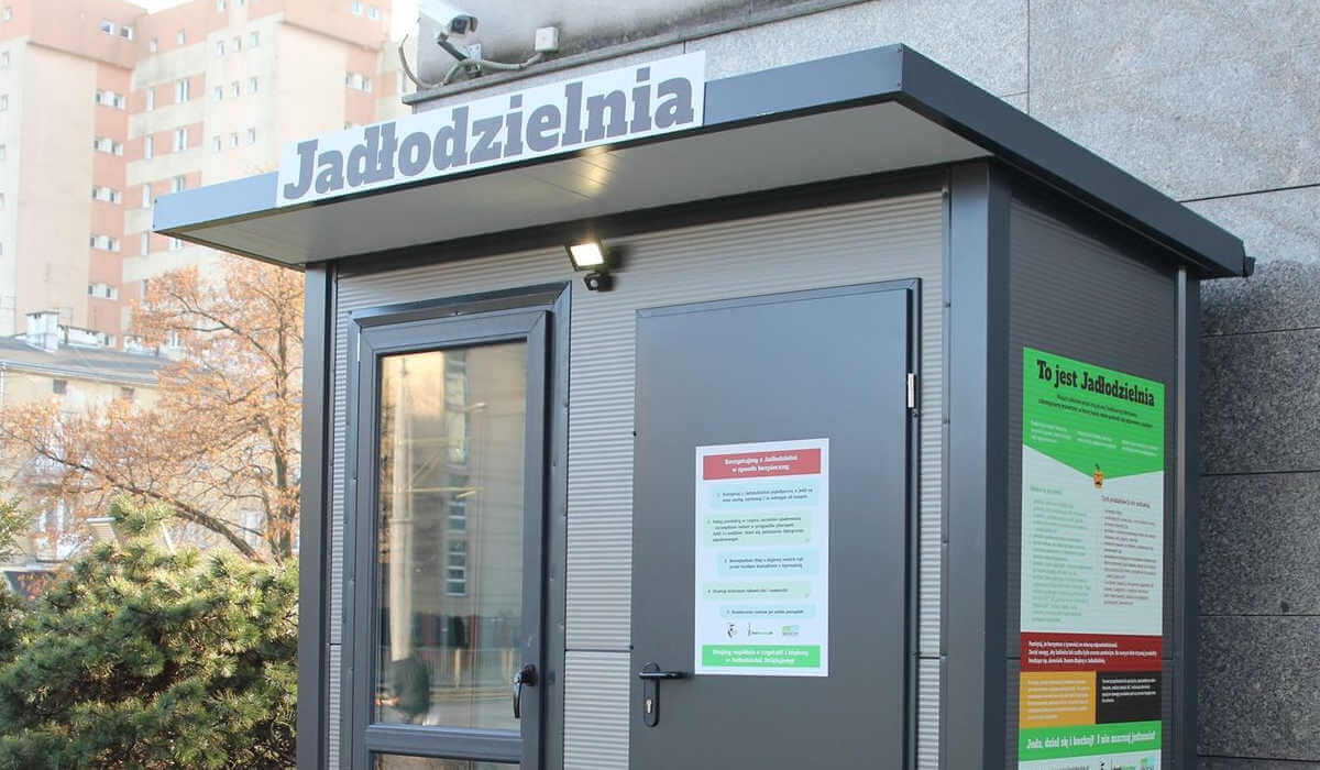 Jadłodzielnie z jedzeniem dla osób potrzebujących