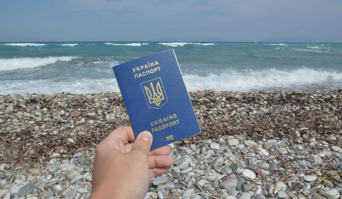 Закордонний паспорт у консульстві України в Гданську