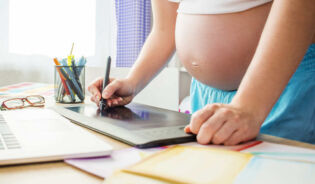 вагітна з великим животом у декретній відпустці в польщі - UK