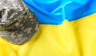Форма ЗСУ й український прапор