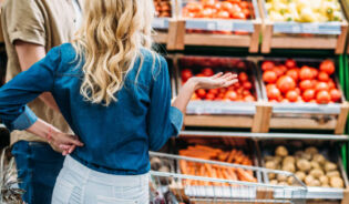 Supermarket Auchan GO, w którym można kupić artykuły spożywcze w niedzielę