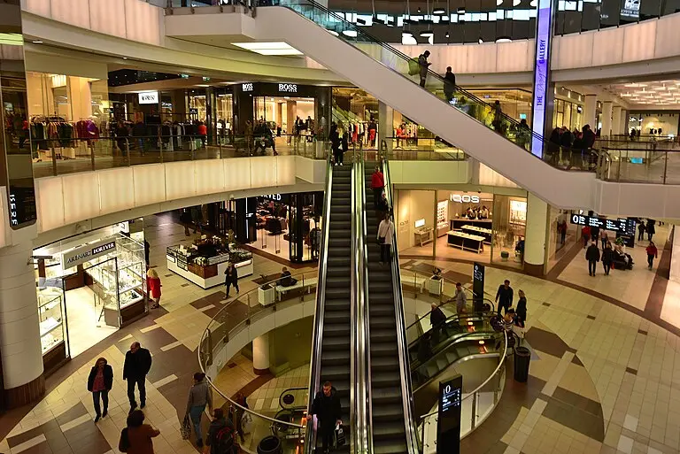 Westfield Mokotów (dawniej Galeria Mokotów) – duże centrum handlowe na południu Warszawy