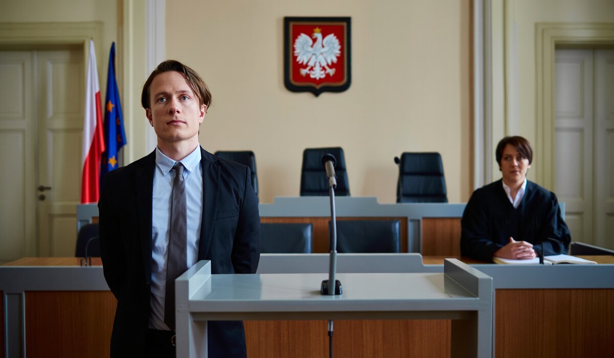 Людина в суді оскаржує штраф