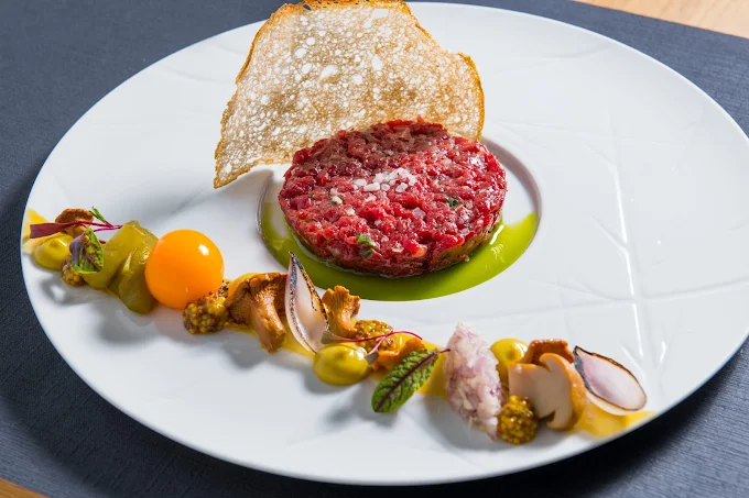 Тартар в ресторане ELIXIR by Dom Wódki