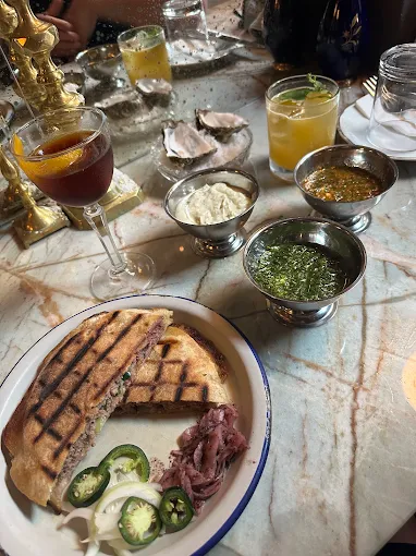 Типичный заказ в ресторане JOEL Sharing Concept