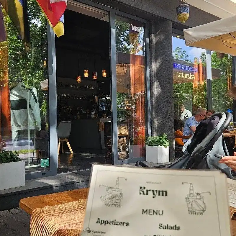 Вивіска на вулиці ресторану Крим